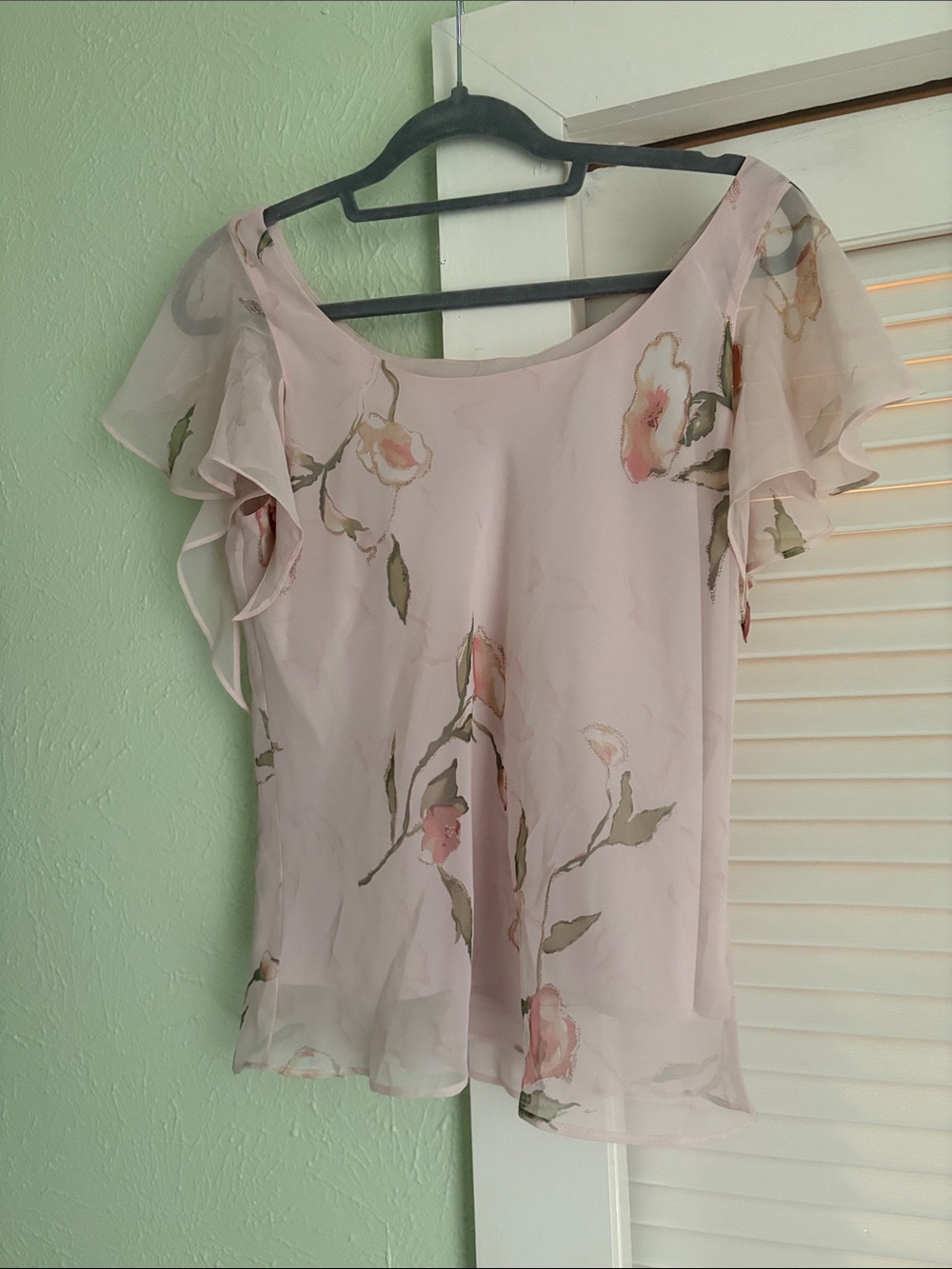 Dress Barn Pale Pink Floral Flutter-Sleeve Blouse